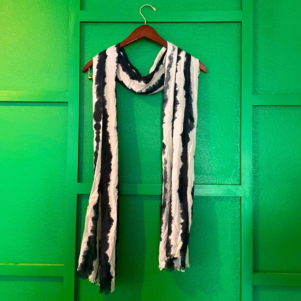 Tommy Bahama Women’s Cream/Navy Tie-Dye Scarf